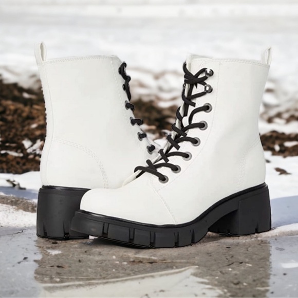 Mia White Chassidy White Malta Combat Boots, 9.5M - Picture 3 of 13